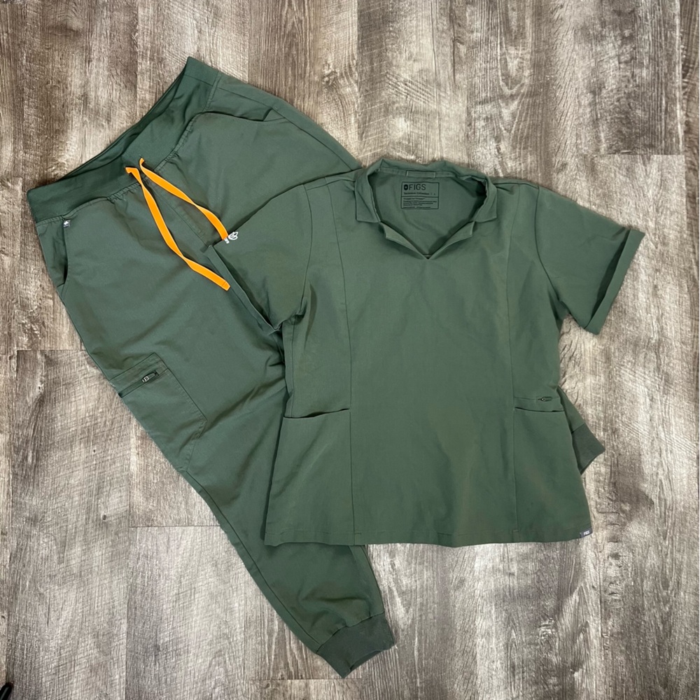 Figs Green Inala Top & Zamora Jogger Scrub Set